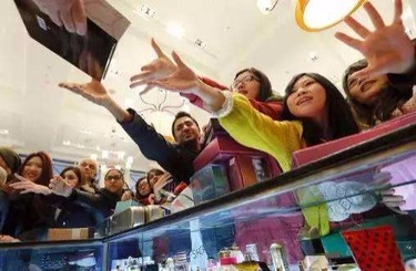 粉红的奶头免费视频中国人依然爱赴日旅游 消费已由爆买转向网购